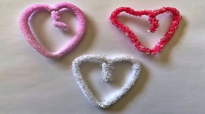 How to Make Crystals With Borax and Pipe Cleaners