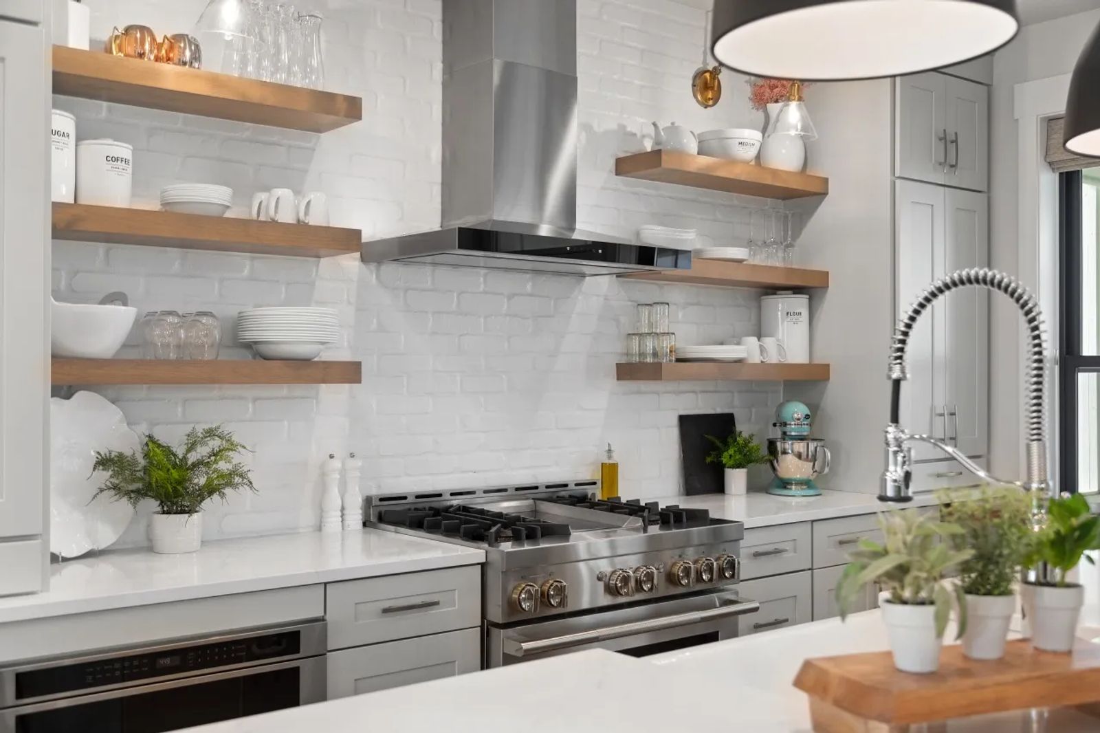 Tips for Open Shelving in the Kitchen